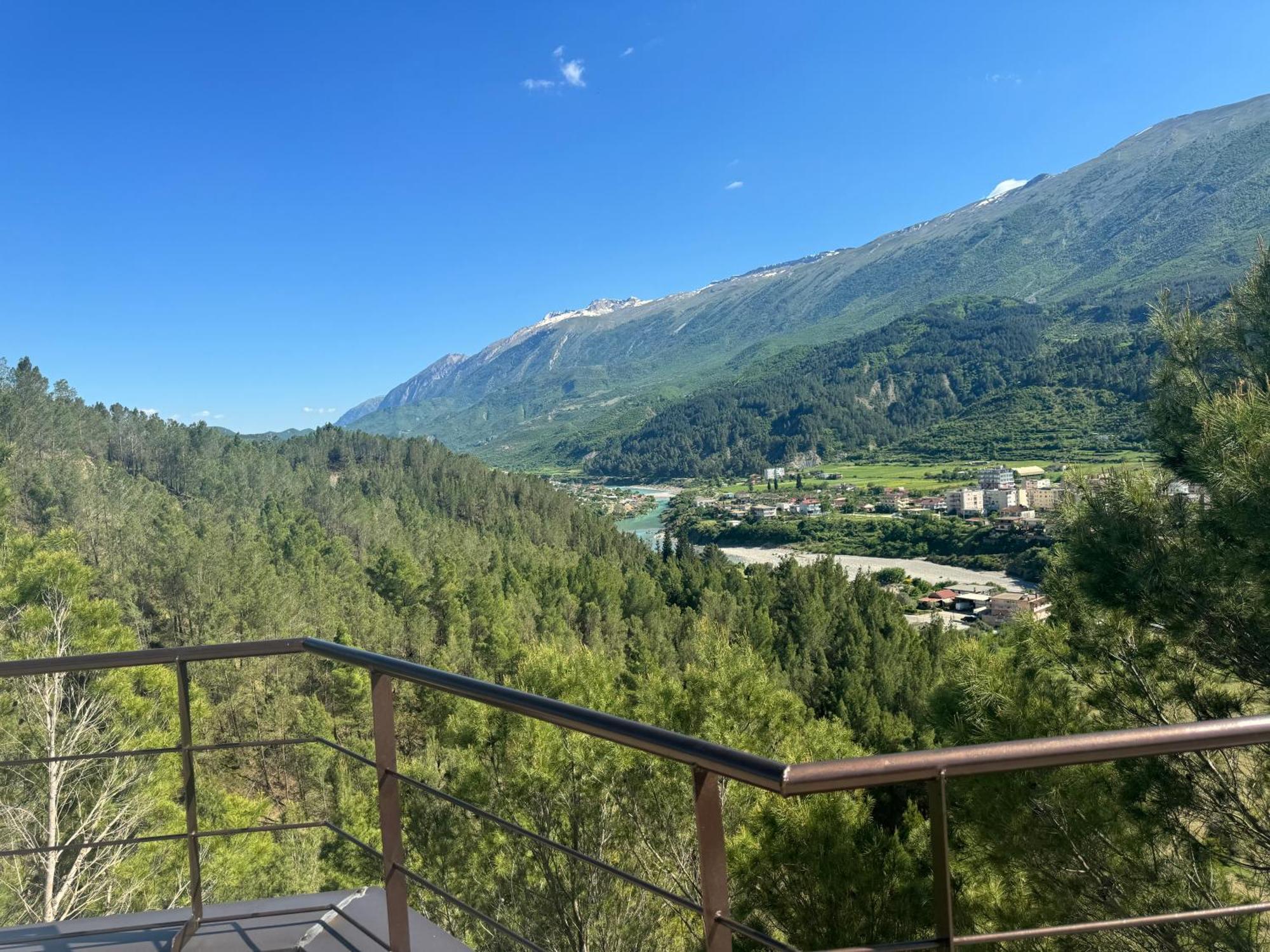 Hotel Kseal Përmet Екстериор снимка